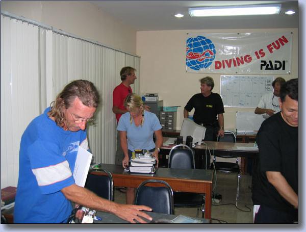 045. IDC Phuket Bjorn Tackmann i midten..jpg